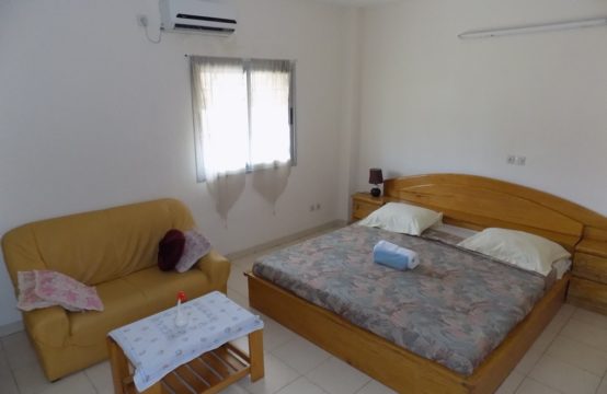 LOCATION AUBERGE DE VRIDI CITE CHAMBRE 7