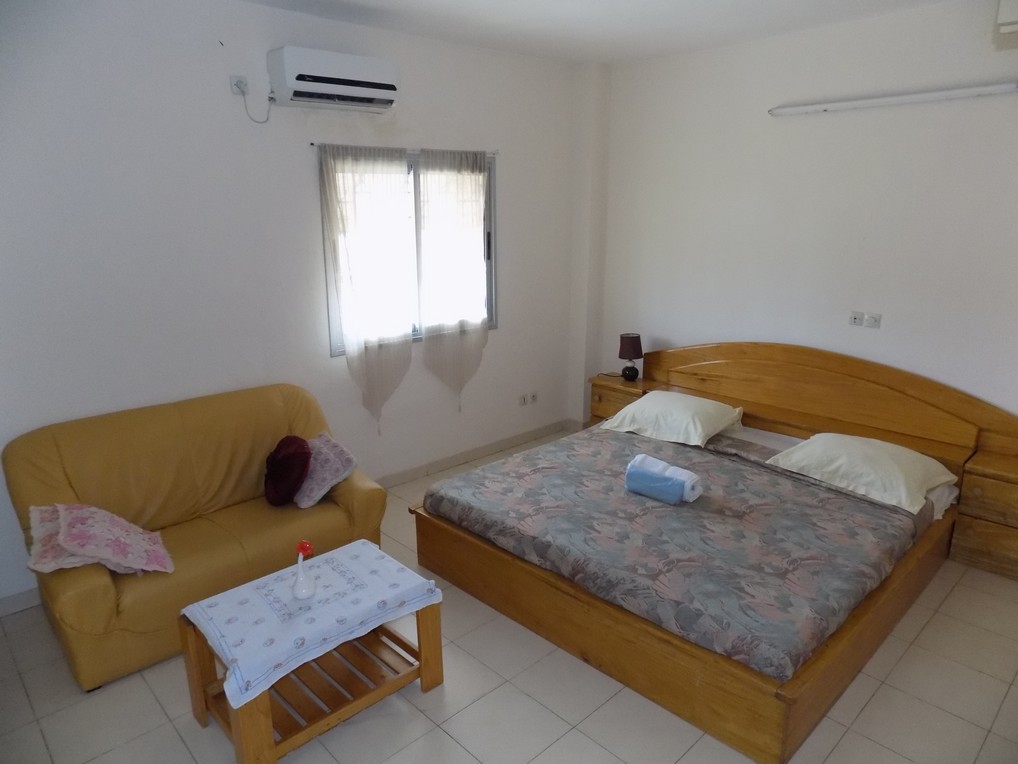 LOCATION AUBERGE DE VRIDI CITE CHAMBRE 7