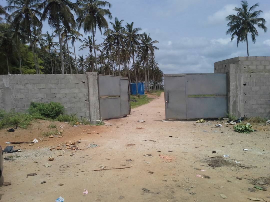 TERRAIN A VENDRE SUR ROUTE BASSAM