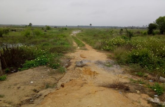 Terrain à vendre route de Bassam